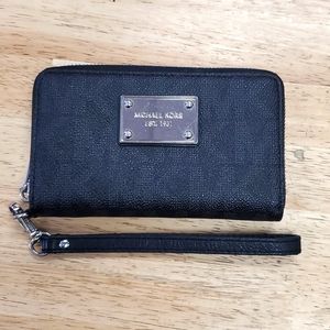 Michael Kors Wristlet Wallet Black Signature w/Cert of Authenticity